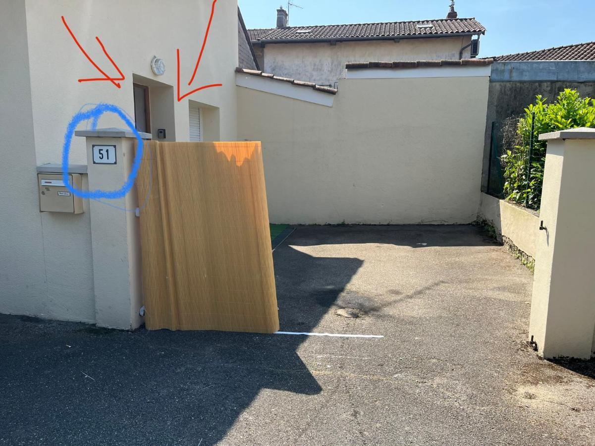 Le Petit Prince , Jolie Maisonnette Terrasse Netflix Parking Prive Jeux De Societe Бург-ан-Бресс Экстерьер фото