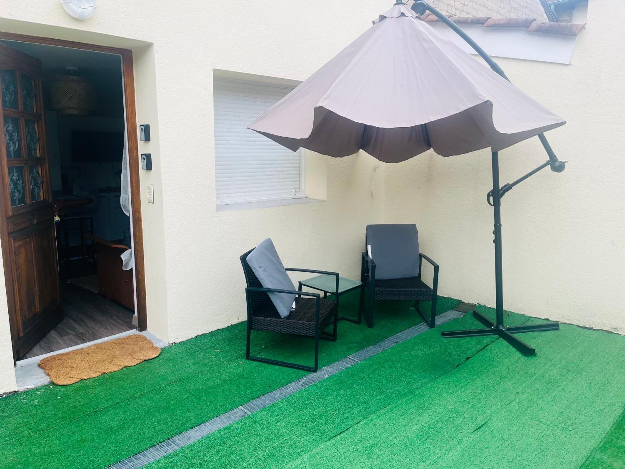 Le Petit Prince , Jolie Maisonnette Terrasse Netflix Parking Prive Jeux De Societe Бург-ан-Бресс Экстерьер фото